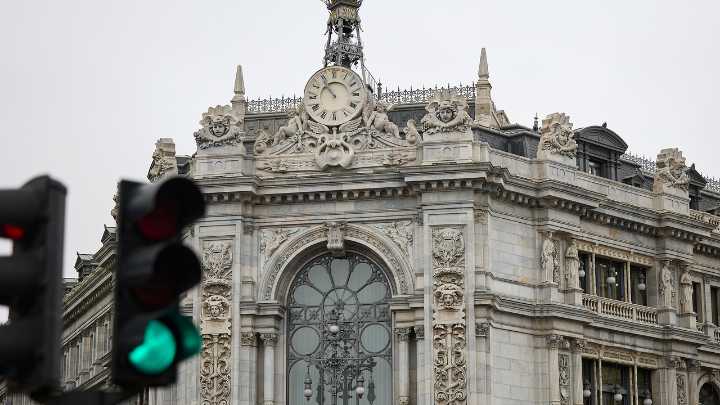 El ahorro de hogares y empresas sigue cayendo: 12.000 millones menos en octubre