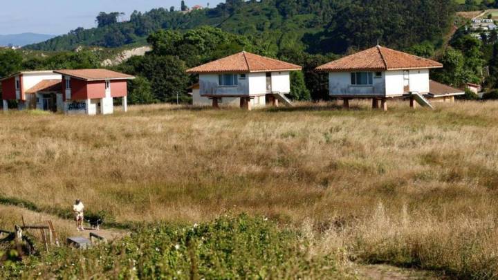 Luz verde al plan para recuperar la ciudad de vacaciones de Perlora