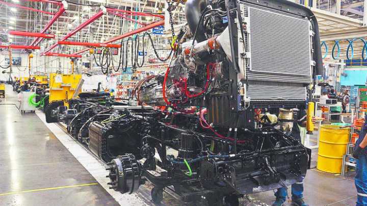 Aranceles a la importación de camiones y autobuses en EU entran en vigor este sábado 1 de noviembre