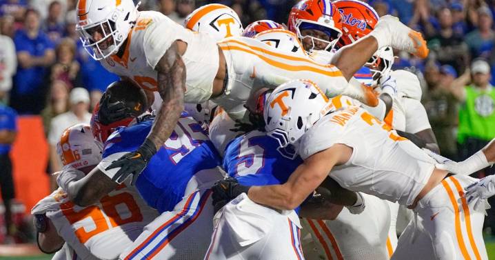 COLLEGE FOOTBALL: Tennessee Vols swamp the Florida Gators in Gainesville