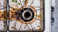El truco infalible para limpiar las hornallas sin esfuerzo y con ingredientes caseros