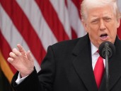 La Casa Blanca hace circular un plan para extender los subsidios del Obamacare mientras Trump promete una solución al sistema de salud