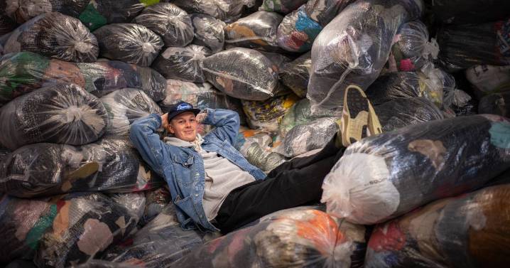 Dad's '10-second side-hustle' that makes him £30K a month