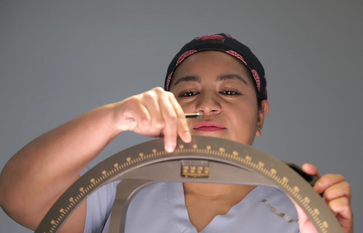 Encender el cerebro… como si fuera un Bluetooth: así es la cirugía para pacientes con parkinso...