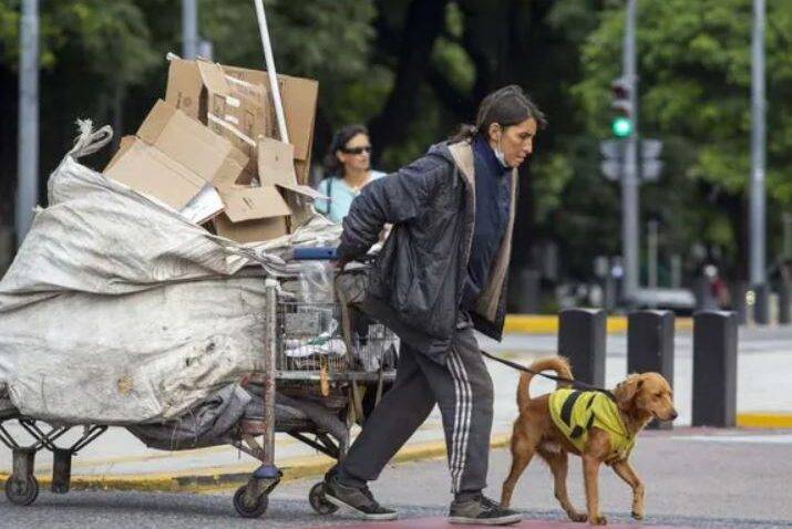 Canasta básica: una familia necesitó $1,2 millones en octubre para no ser pobre