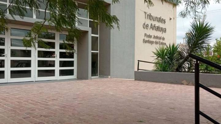 La defensa de la abogada detenida desmiente la usurpación y denuncian un procedimiento…