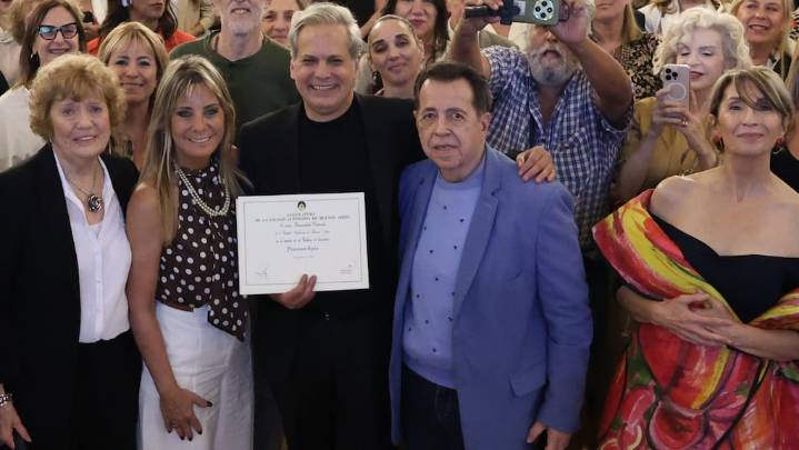 El diseñador Francisco Ayala, distinguido como Personalidad Destacada de la Cultura en la Legislatura Porteña