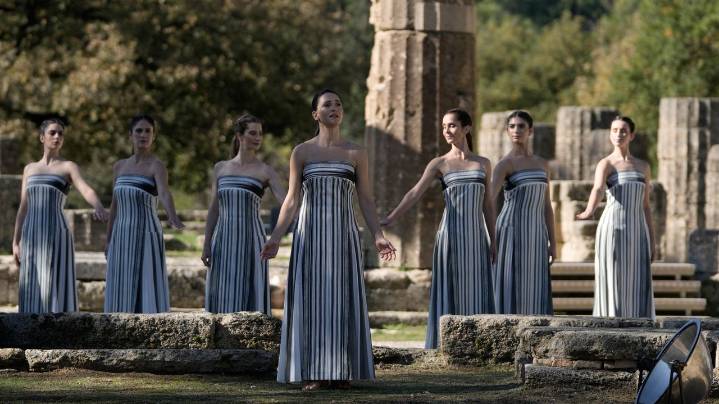 As clouds threaten ceremony, Greece prepares a backup flame for the Milan Cortina Winter Olympics