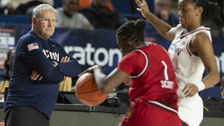 Why Geno Auriemma is ‘not thrilled’ with UConn women’s basketball offense
