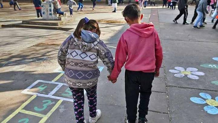 El Gobierno aseguró que hubo una "mejora significativa" en los hogares con niños y adolescentes