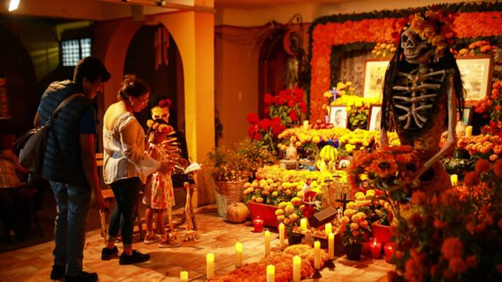 Mensajes del Día de Muertos 2025 para enviar por WhatsApp a los que ya no están, este sábado 1 de noviembre