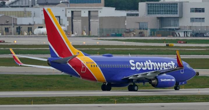 U.S. investigating close call between Southwest Airlines jet and helicopter