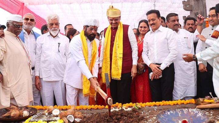 Kumbh Mela: Fadnavis performs bhoomipujan, announces over Rs 20,000 cr projects