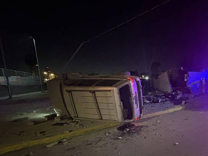 Choca joven ebrio contra barda, vuelca y termina detenido en Ramos Arizpe