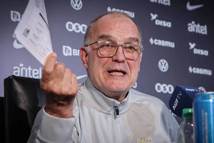 Bielsa se siente "avergonzado" tras la goleada ante Estados Unidos pero no dimite