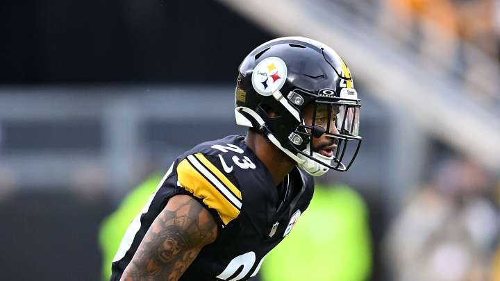 Darius Slay injures hand but returns