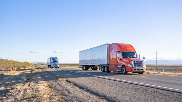 Licencias de conducir comerciales bajo amenaza: California revocará 17,000 a inmigrantes