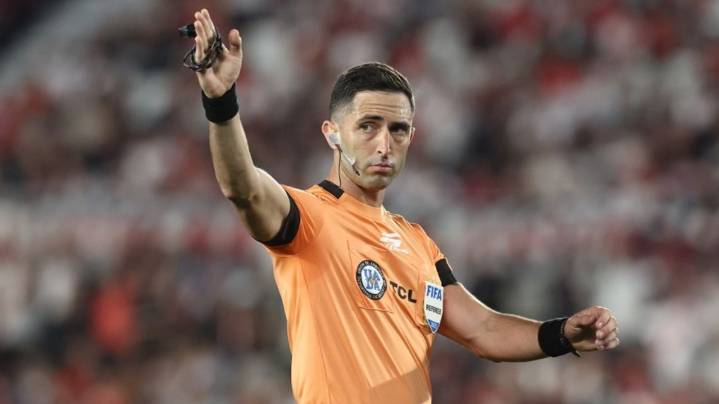 La reacción viral de los jugadores de Gimnasia contra Nazareno Arasa tras el polémico penal para River