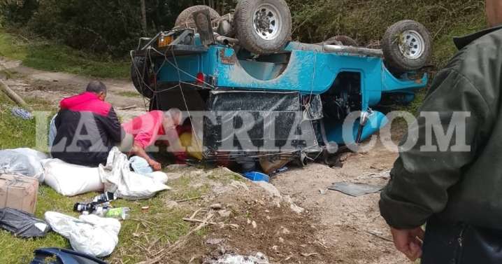 Cinco personas resultan heridas tras volcamiento de campero en zona rural, entre Manizales y Neira