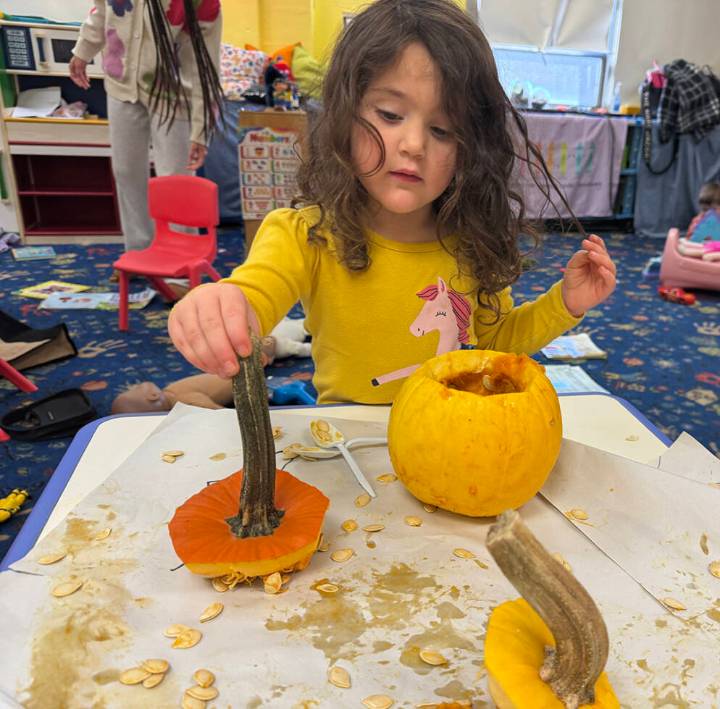 Kaiserman JCC Pumpkin Crafts