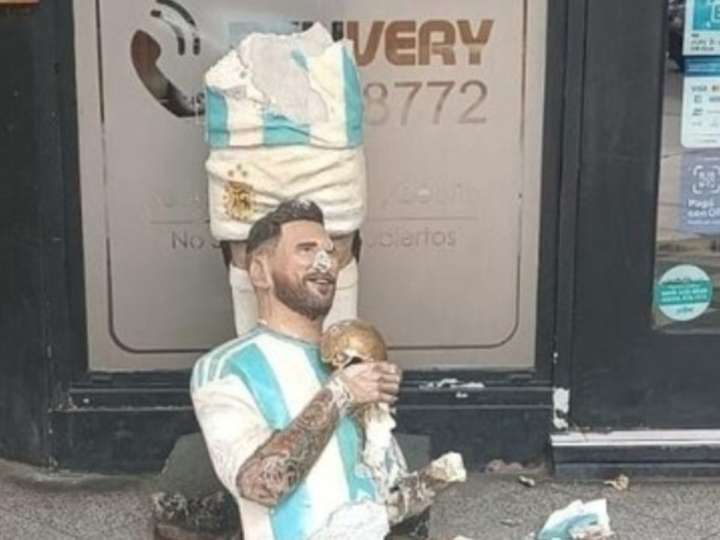 Destrozaron una estatua de Lionel Messi en el centro de Mar del Plata: es la segunda vez que la atacan