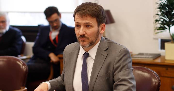 A un día de que finalice el plazo: Diego Pardow aún no ha respondido a la acusación constitucional en su contra