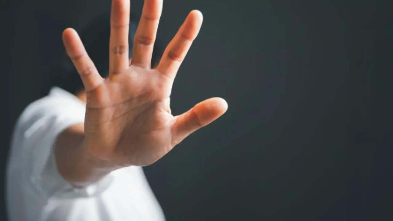 Docente que habría tomado fotos a menor de edad en posiciones inapropiadas será investigado