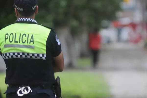 Efectivo de la Policía de Tucumán fue echado tras viralizar fotos íntimas con el uniforme