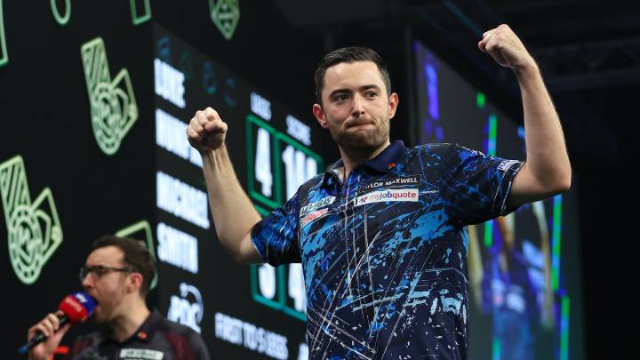 Grand Slam of Darts: Luke Humphries hits sensational nine-darter as Luke Littler progresses and Beau Greaves' hopes come to an end