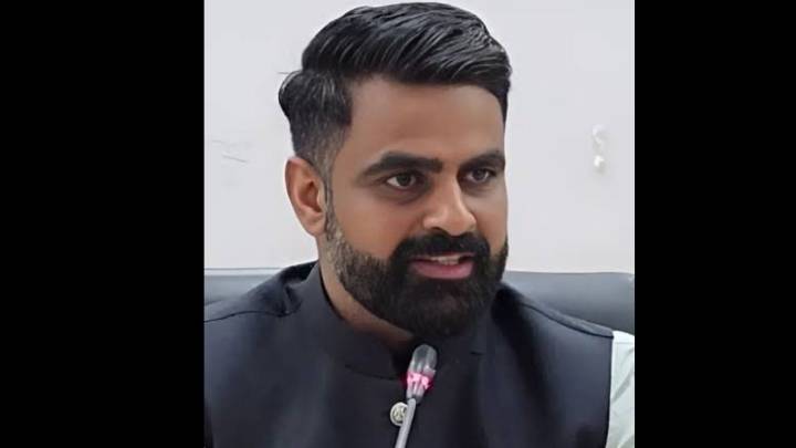 Pune District Collector Urges Graduate and Teacher Voters to Register by November 6