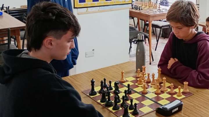 Se define el Juvenil de ajedrez