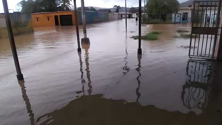 Fuertes lluvias afectan viviendas en la sierra falconiana