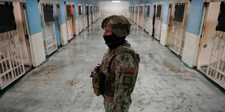 Al menos 10 presos muertos en la cárcel más poblada de Ecuador: investigan si se trata de un contagio de tuberculosis