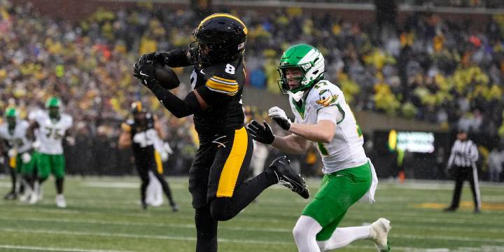 Iowa comes up short in thriller against Oregon.