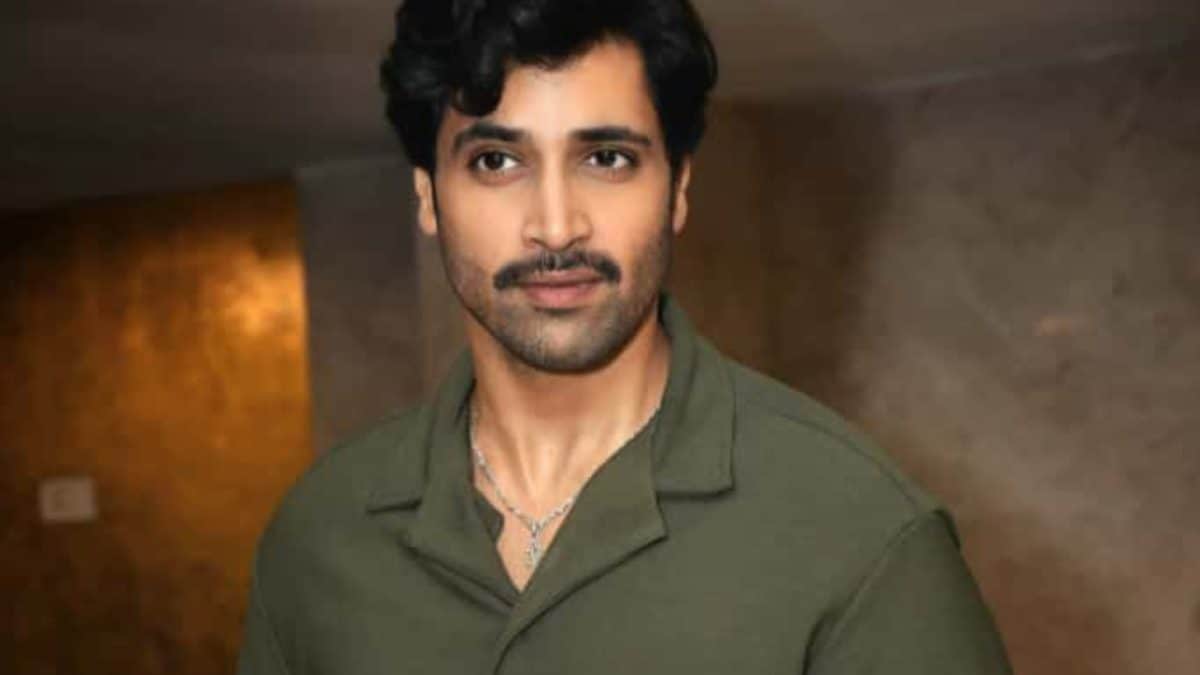 Adivi Sesh Sports Retro-Style Moustache, Reveals It Is For Dacoit 'Special Schedule'
