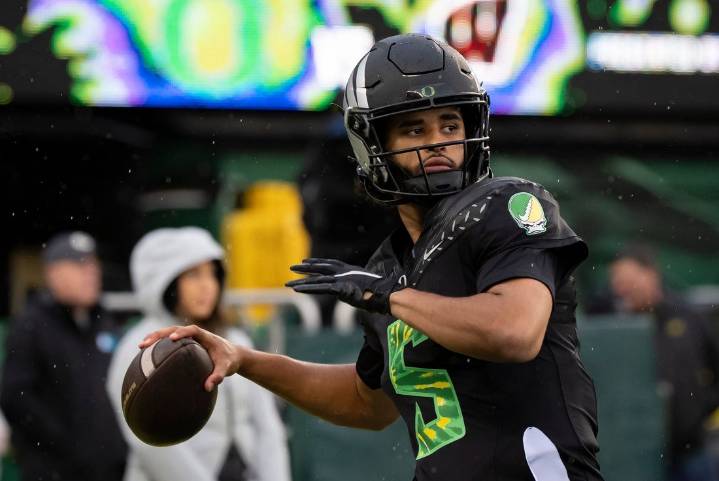 Deadspin | No. 9 Oregon tries to avoid upset at Iowa on path to CFP