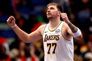 Curry’s 49 points propel Warriors in 109