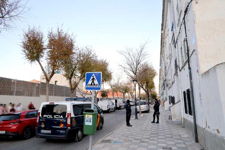 Detienen a dos varones por retener y amenazar a dos personas