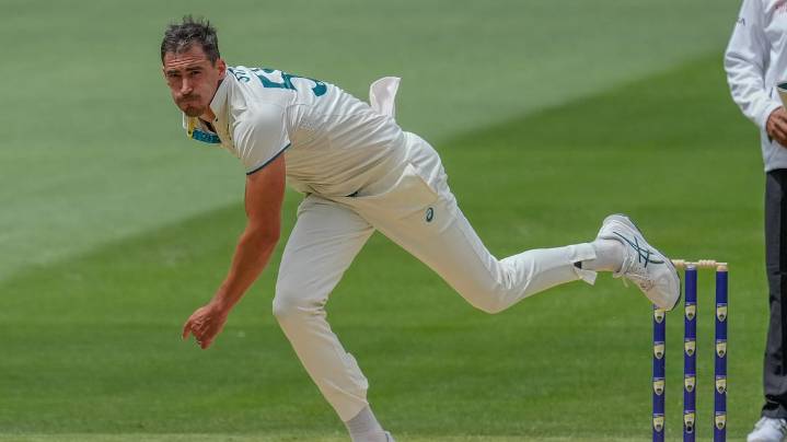 Mitchell Starc’s Lethal Yorker Leaves Harry Dixon In Pain And Umpire’s Finger Up