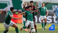 "Un papelón": la polémica jugada que pudo ser la expulsión de Erick Pulgar en la final de la Libertadores