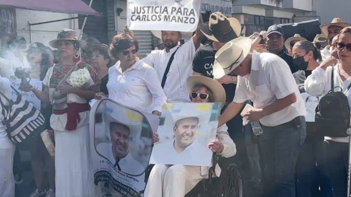 Miles de personas marchan en Uruapan para exigir justicia por Carlos Manzo
