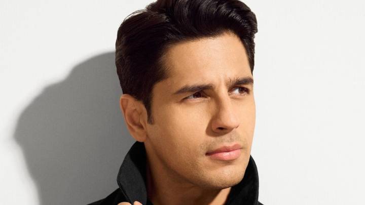Sidharth Malhotra Urges People In Delhi To ‘Stay Strong And Stay Safe’ After Red Fort Blast