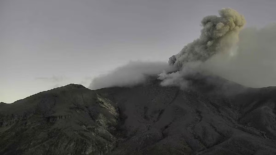Colombia eleva a alerta naranja por incremento en la actividad del volcán Puracé
