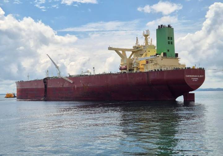 Oil heads for second weekly loss as supply concerns weigh