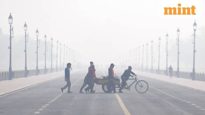 Delhi breathes toxic air yet again as AQI shoots past 400