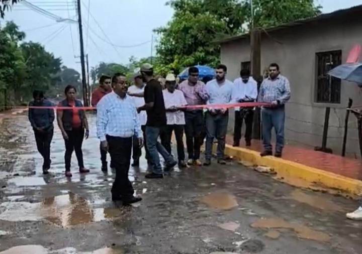 Expulsan a alcalde y ediles por obra inconclusa en Los Mangos