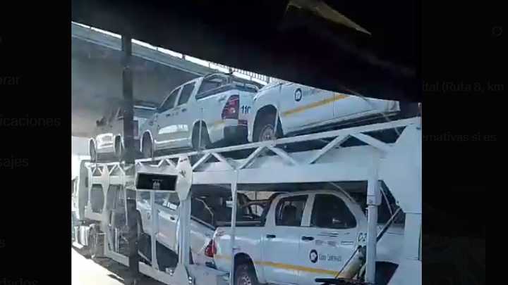 Camión mosquito quedó trabado en un puente de Panamericana