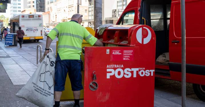 Australia Post brings back weekend deliveries ahead of Christmas rush