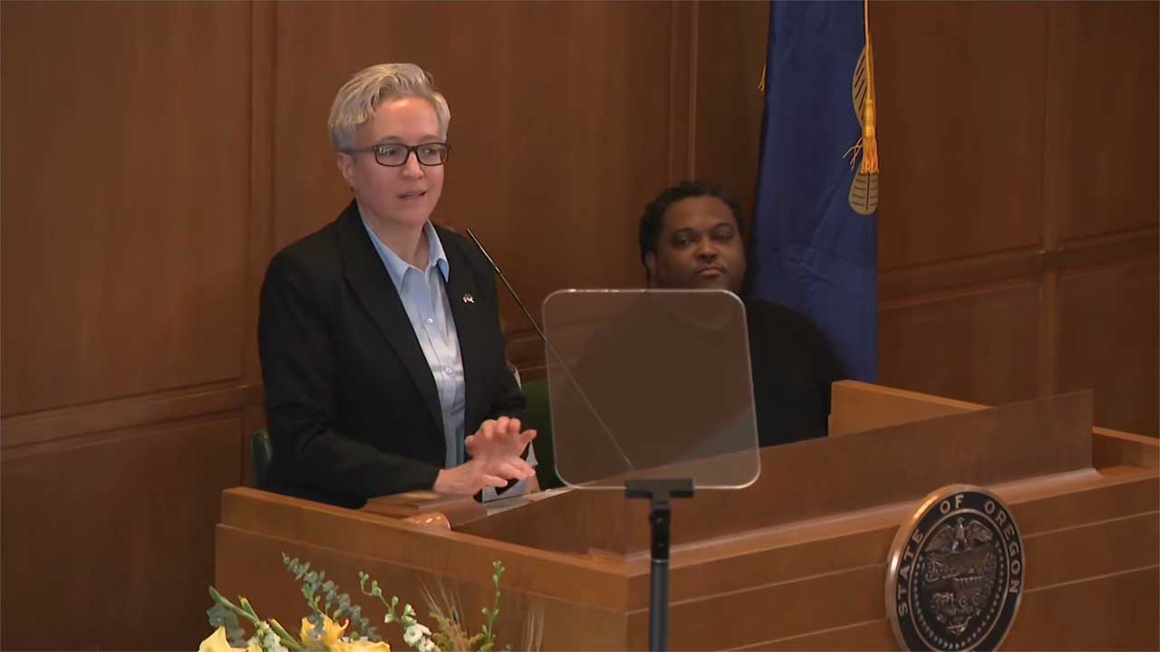 Kotek Defies Trump Order, Loads Oregon SNAP Cards Despite Federal Recall