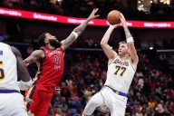 Doncic, Ayton y Reaves guían a Lakers a triunfo sobre Pelicans y a foja de 2